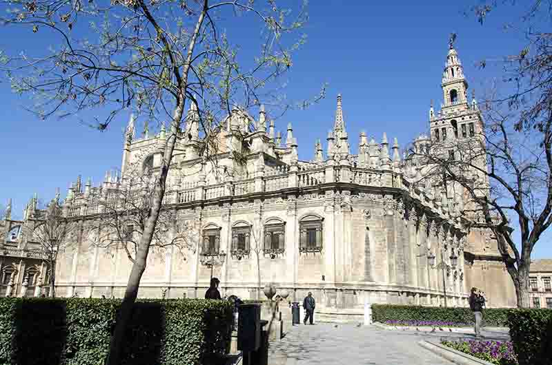 Sevilla 006 - catedral y Giralda.jpg